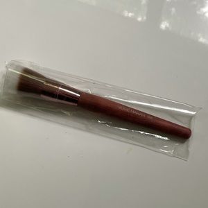 Josie Maran Vibrancy Foundation Brush 005